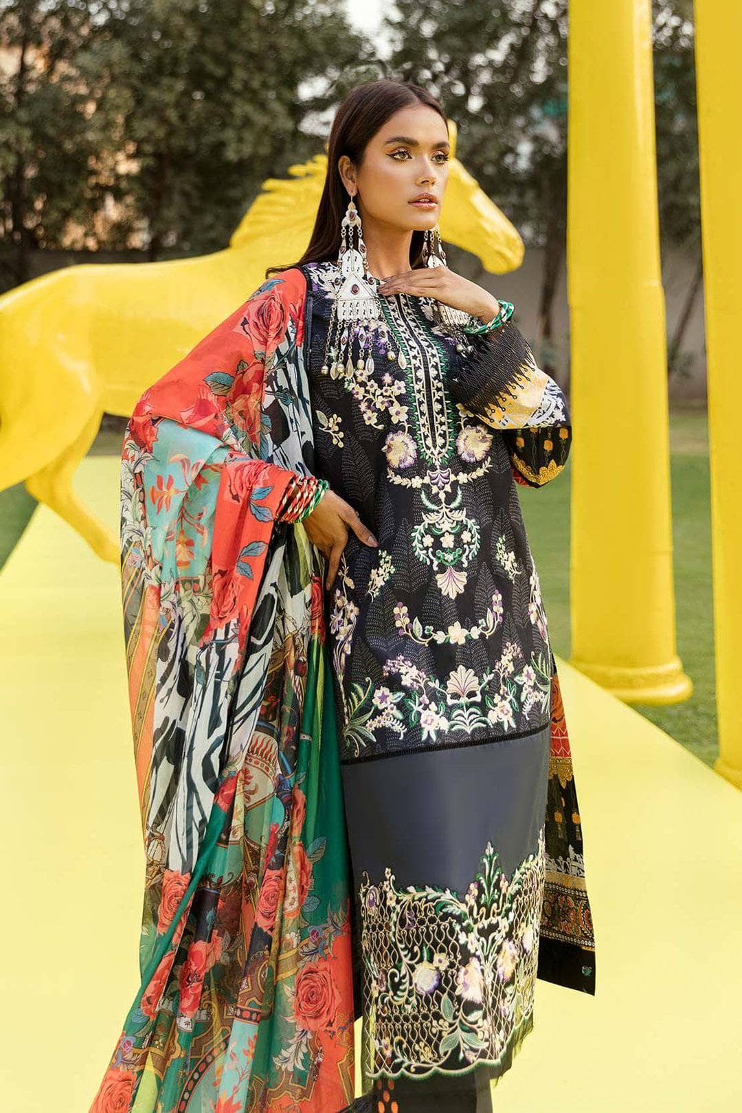 img_so_kamal_luxury_lawn_2021_awwal_boutique