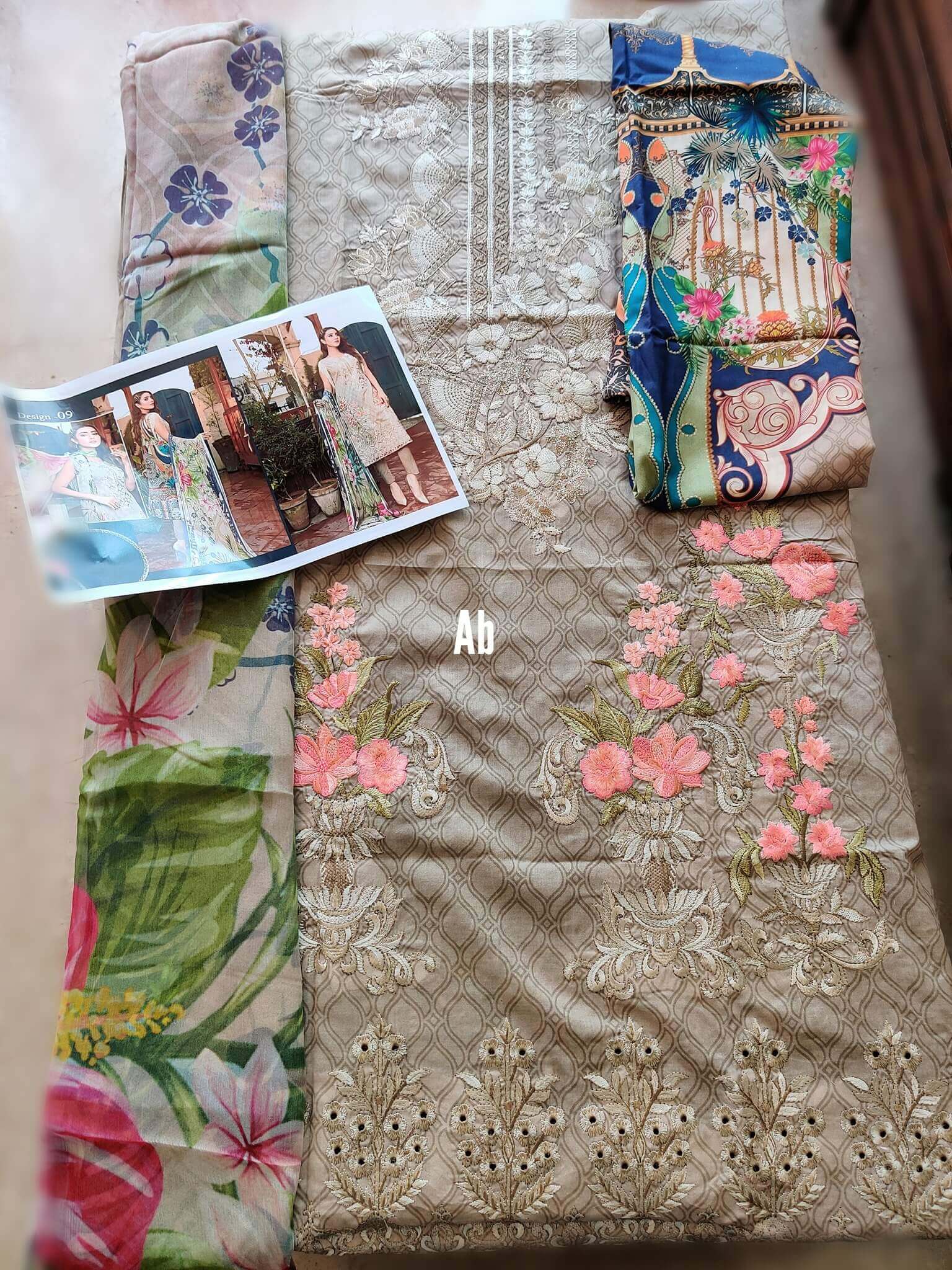 img_open_pics_raabi_luxury_lawn_awwal_boutique