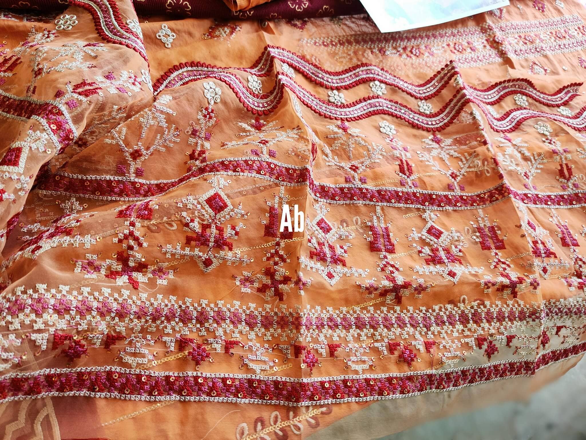 img_open_pics_qalamkar_lawn_awwal_boutique