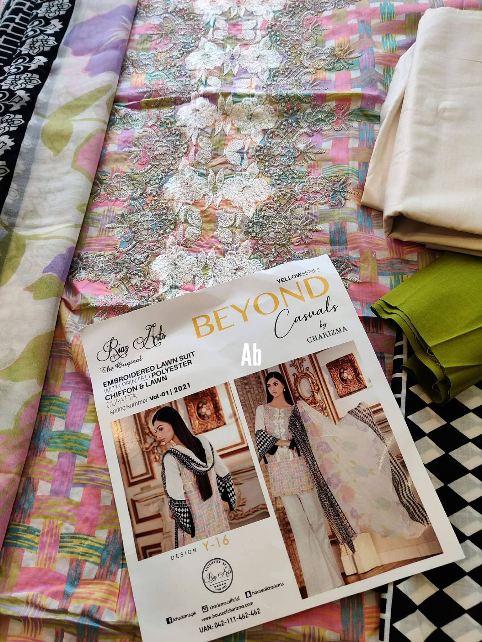 img_open_pics_charizma_festive_lawn_awwal_boutique