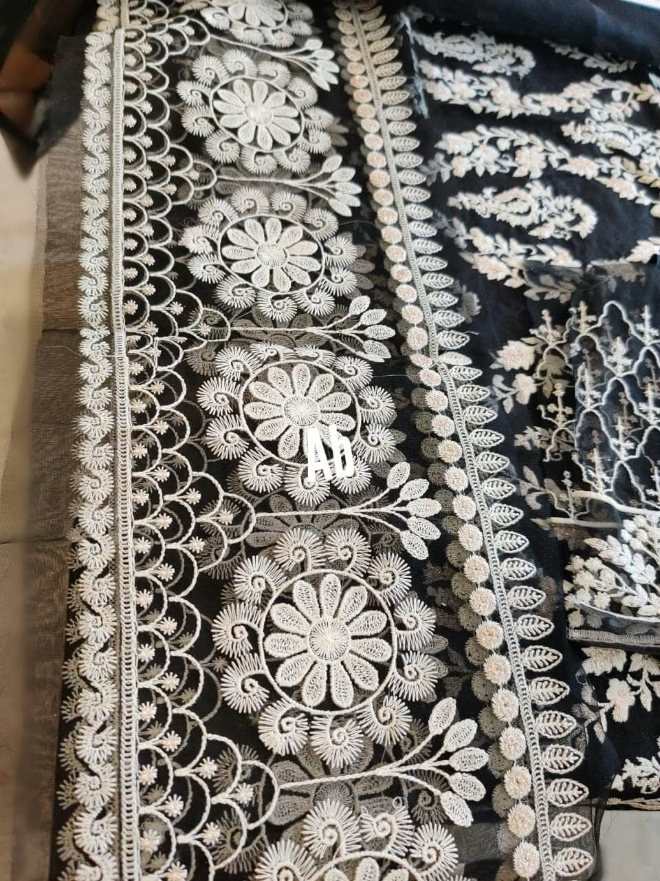 img_open_pics_umyas_awwal_boutique