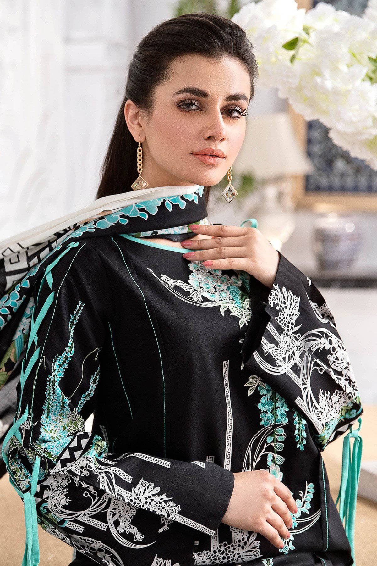 img_jade_urbane_embroidered_lawn_2021_awwal_boutique