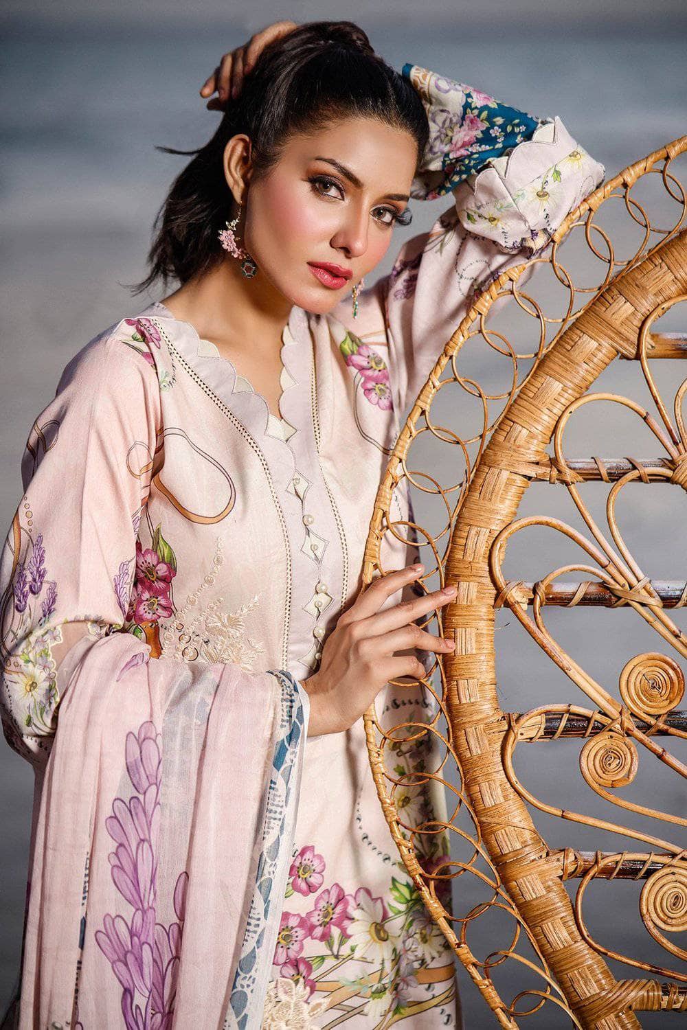 img_jade_urbane_embroidered_lawn_2021_awwal_boutique