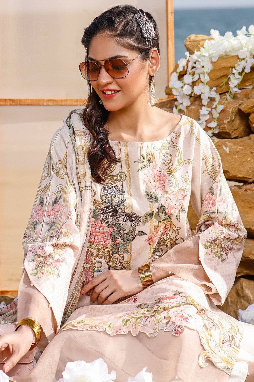 img_jade_urbane_embroidered_lawn_2021_awwal_boutique
