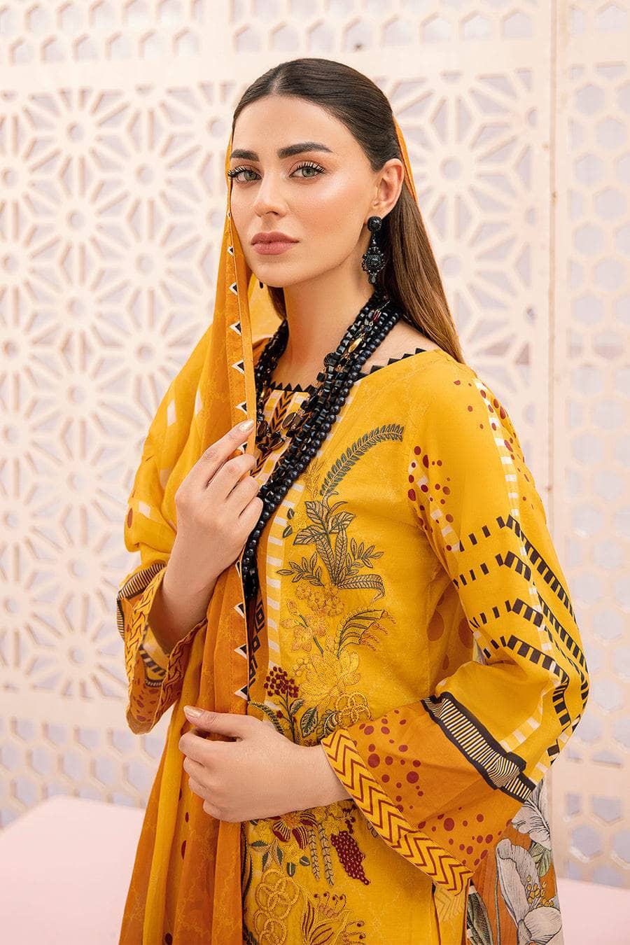 Img_rangrez_by_ramsha_lawn_22_awwal_boutique