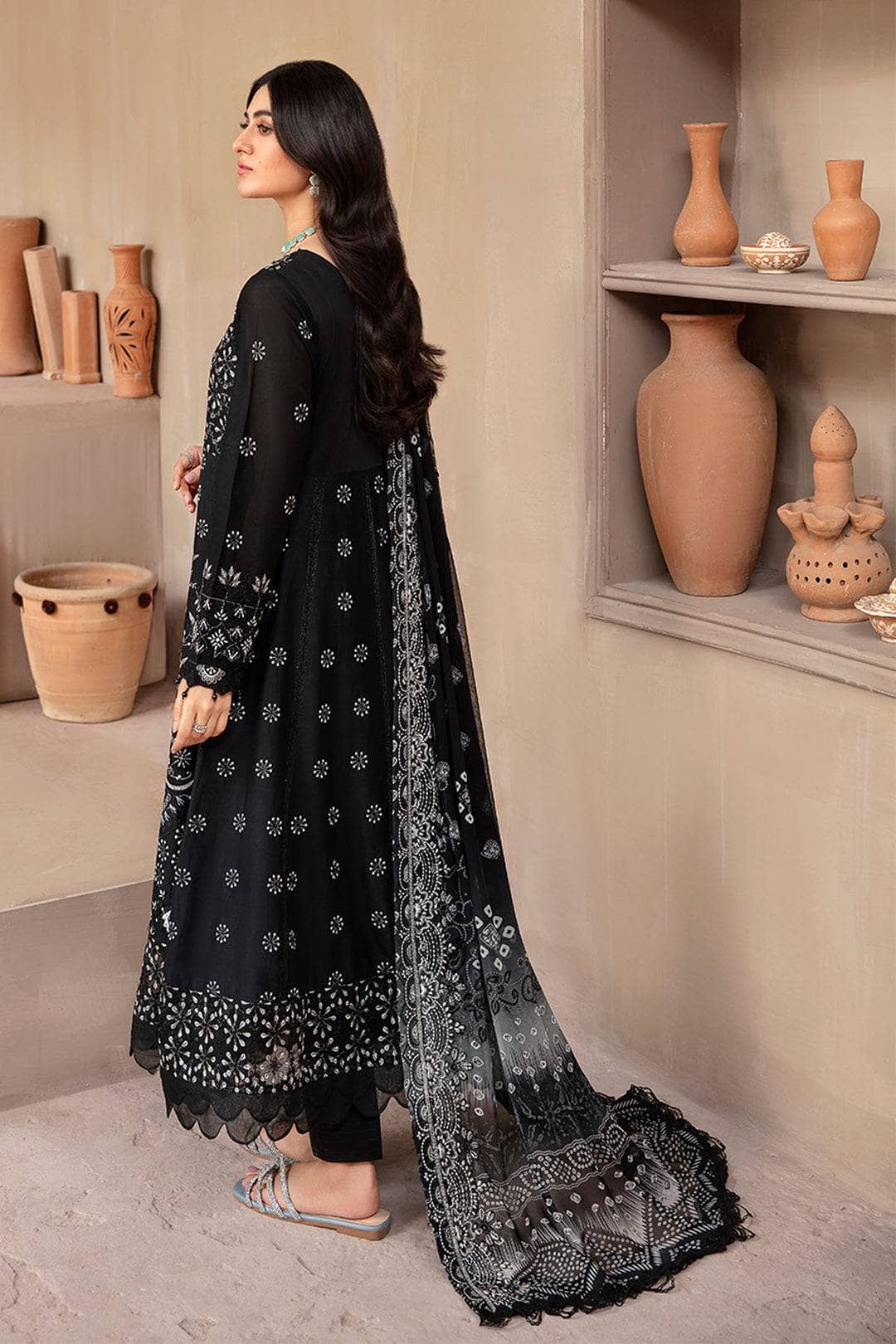 img_Nureh_koyal_monochrome_awwal_boutique