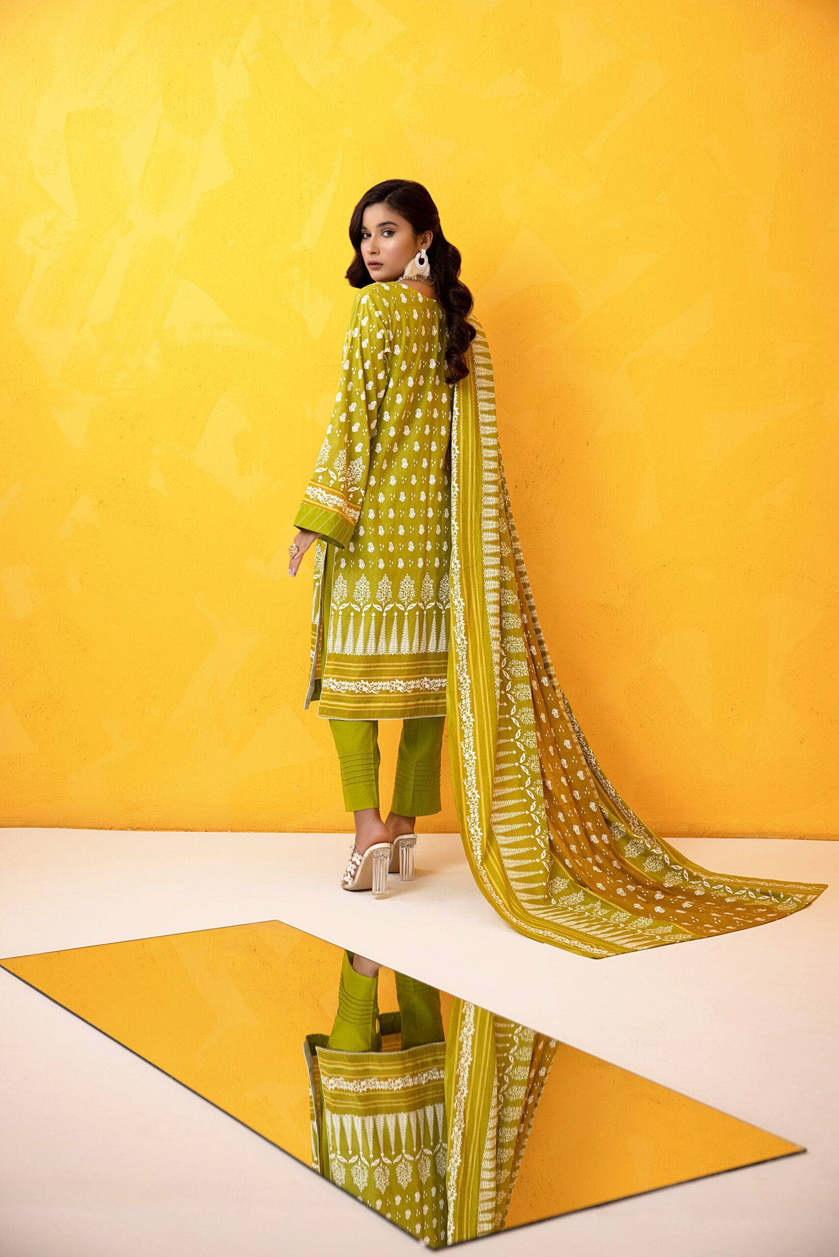 img_erum_misha_lawn_22_awwal_boutique