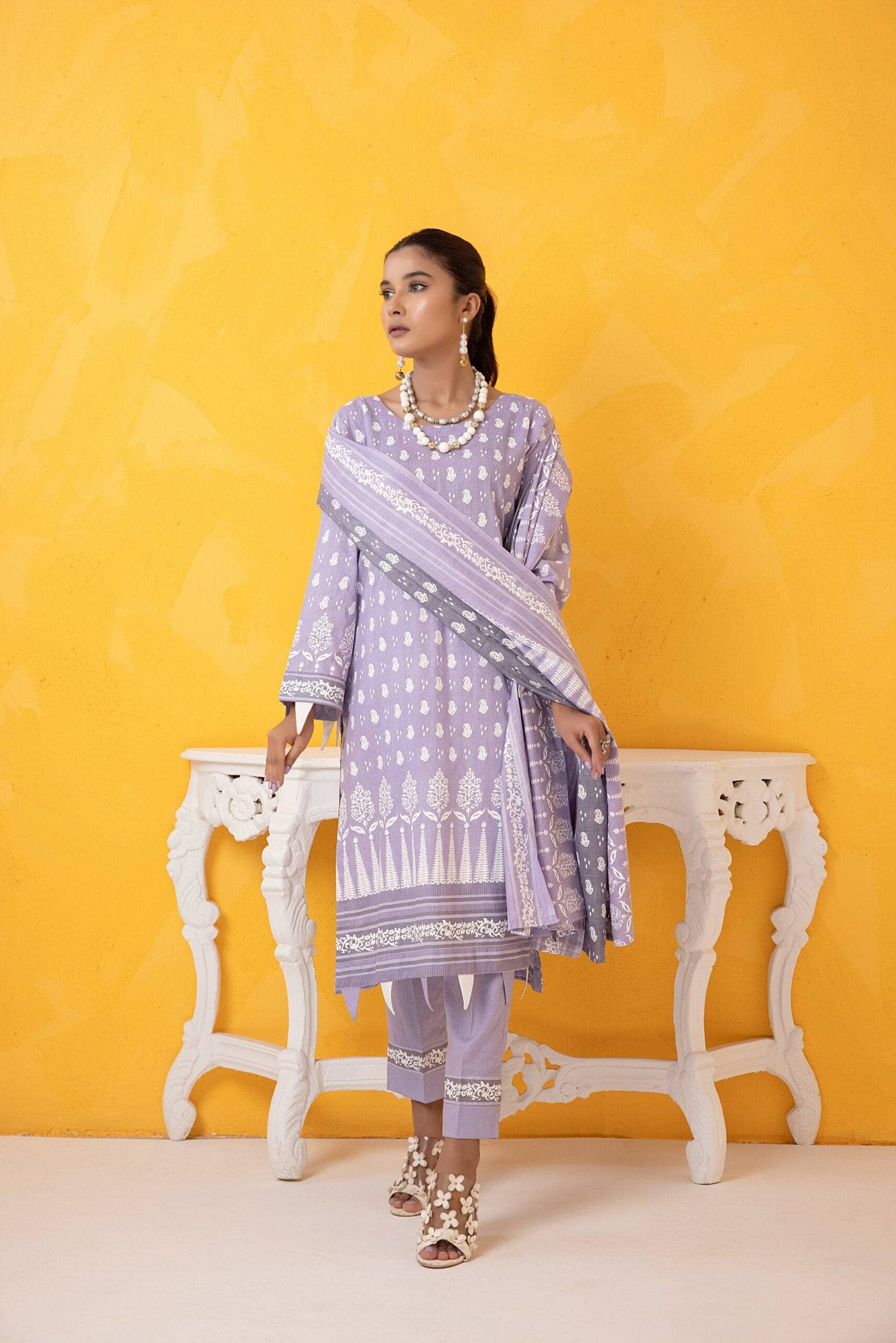 img_erum_misha_lawn_22_awwal_boutique