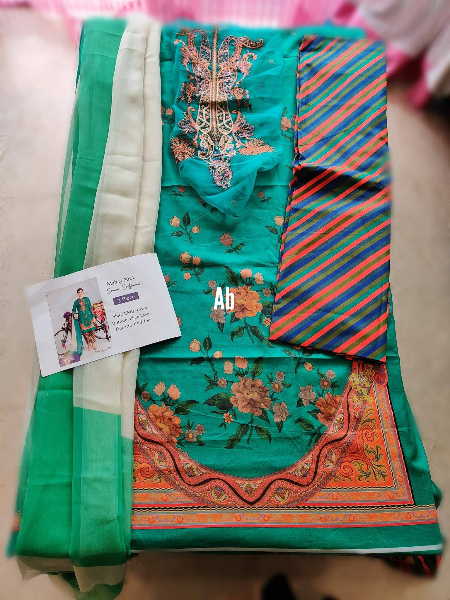 img_open_pics_sana_safinaz_mahay_lawn_2021_awwal_boutique