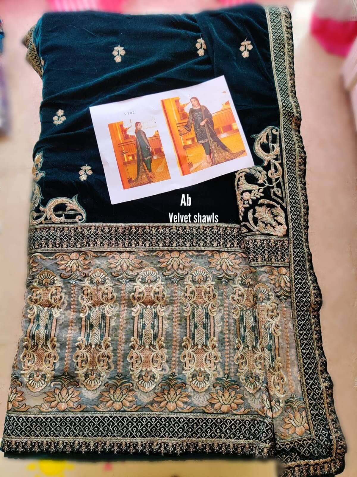 img_open_pics_ramsha_velvet_awwal_boutique