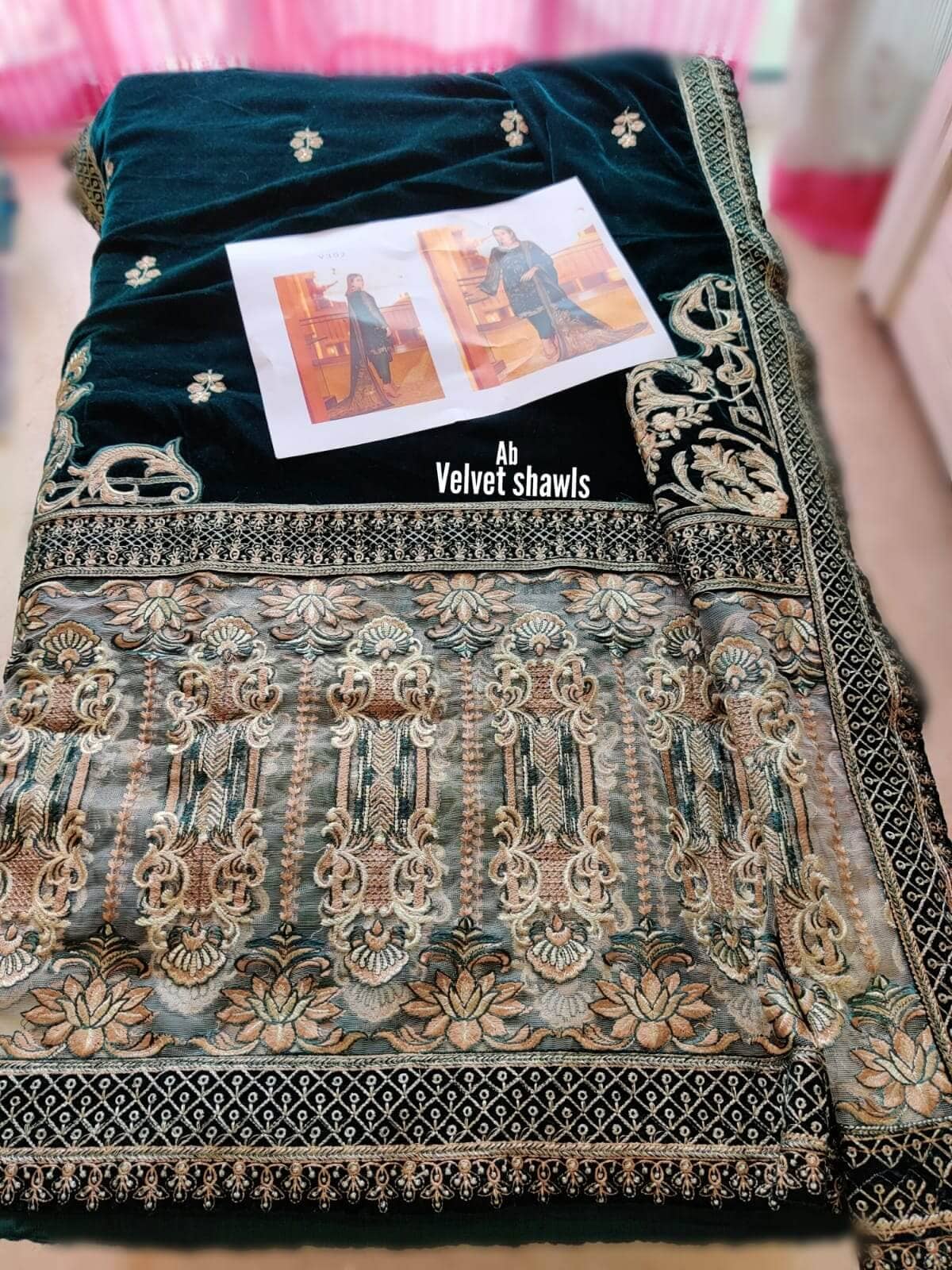 img_open_pics_ramsha_velvet_awwal_boutique