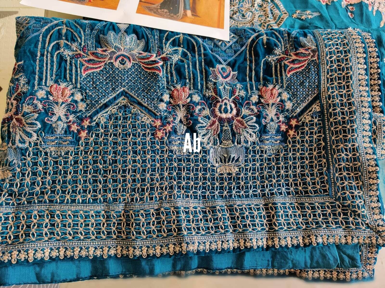 img_open_pics_ramsha_velvet_awwal_boutique