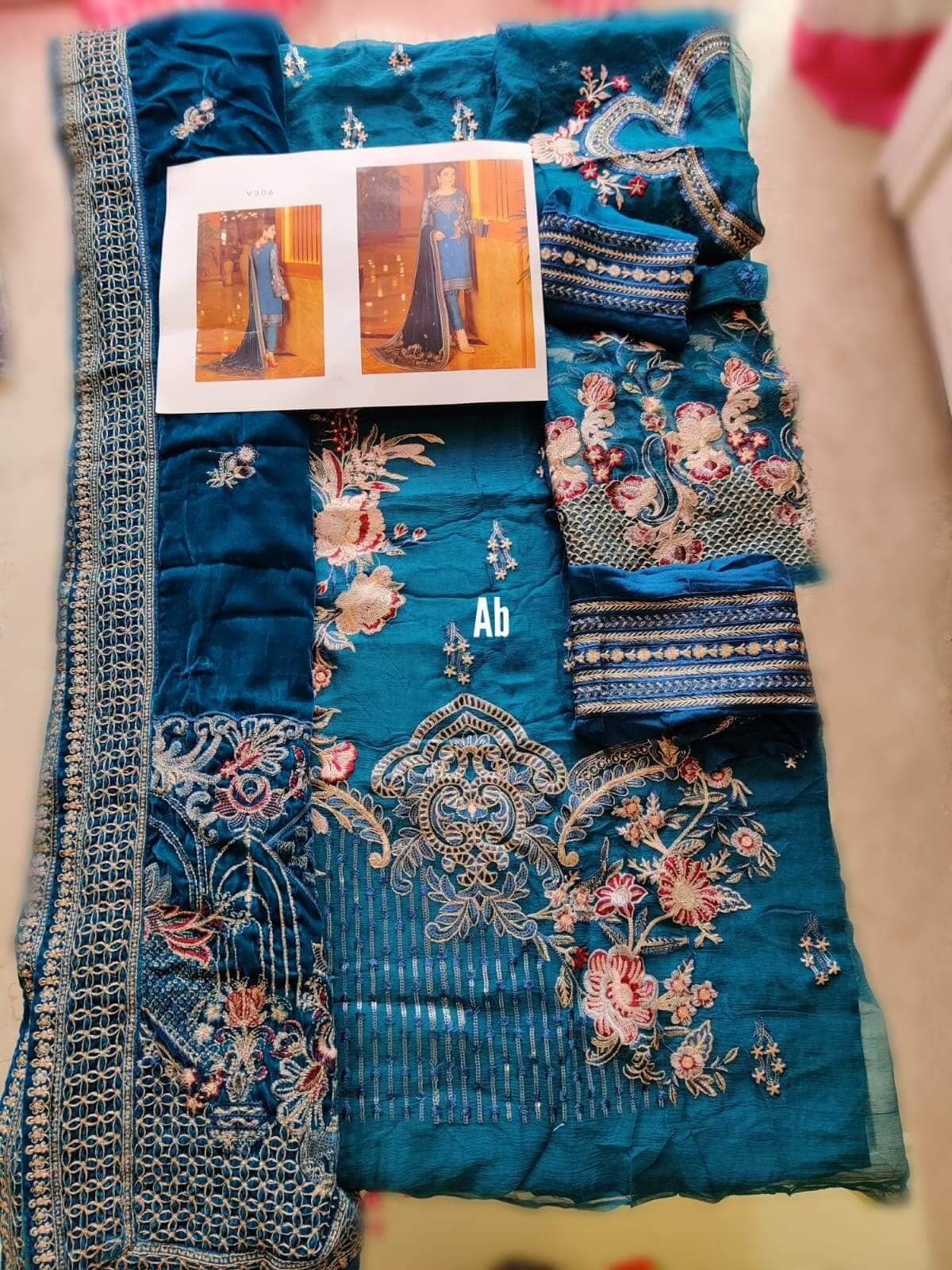 img_open_pics_ramsha_velvet_awwal_boutique