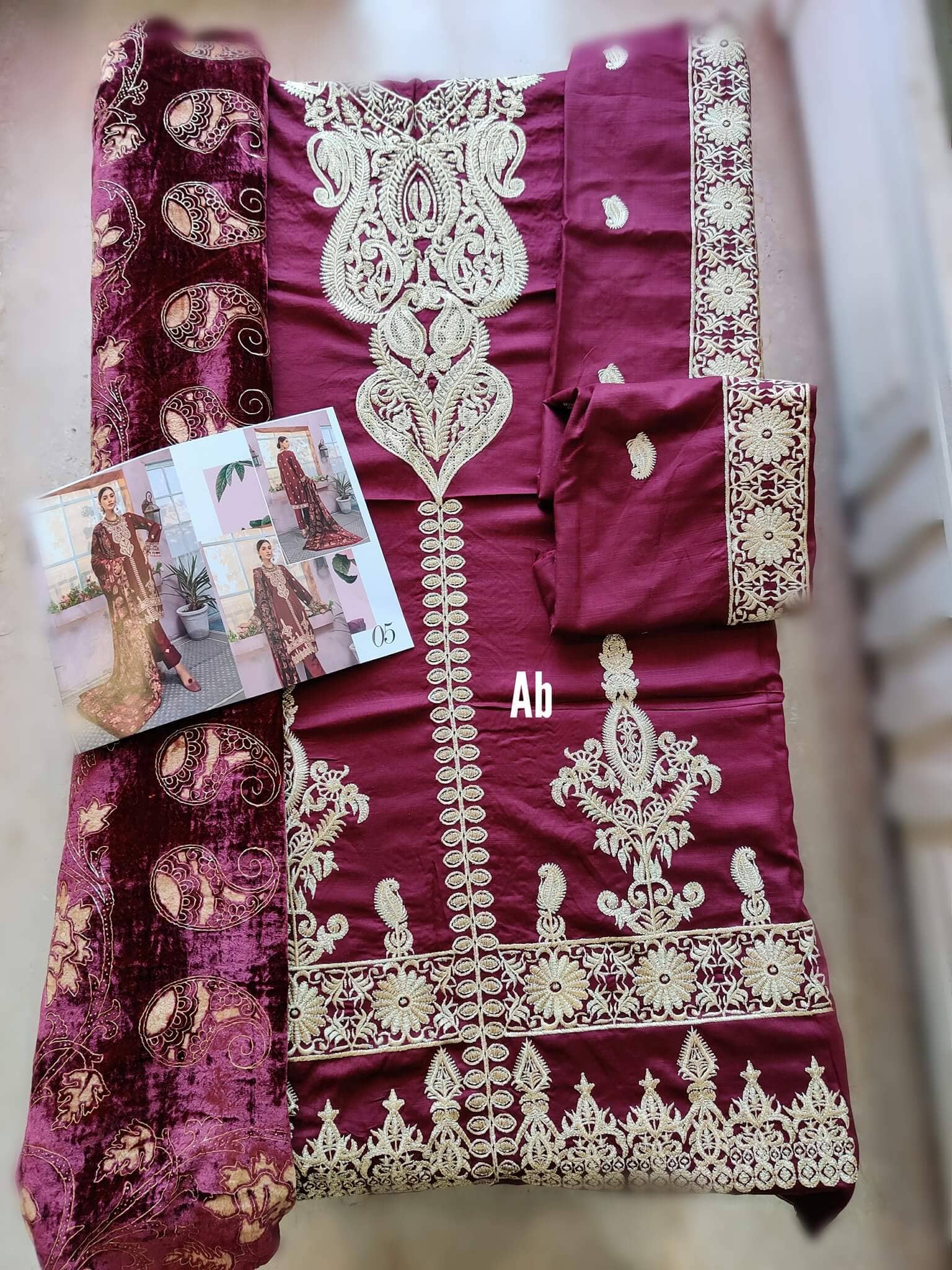 img_velvet_palachi_shawl_awwal_boutique