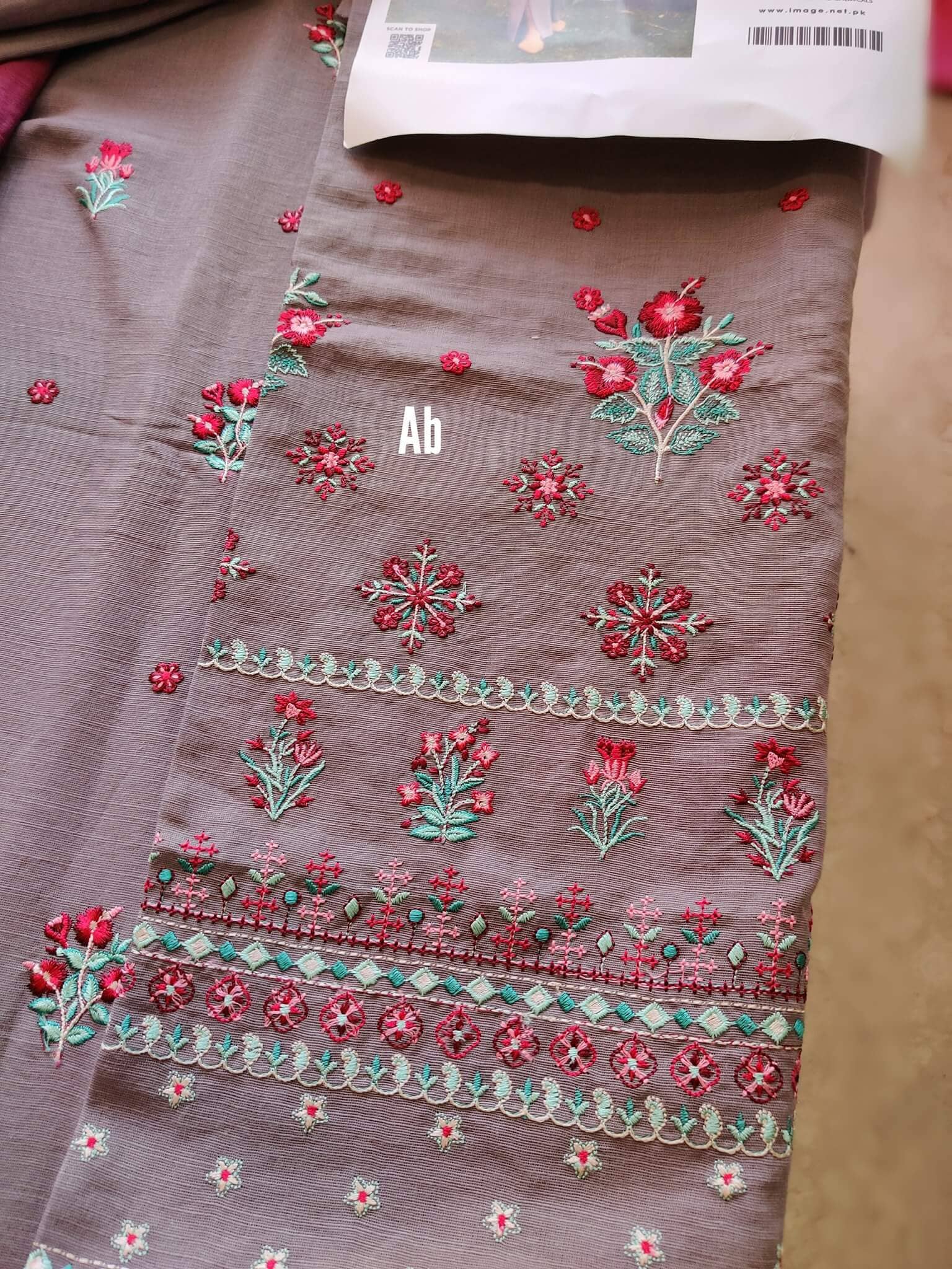 img_open_pics_image_winterkari_awwal_boutique