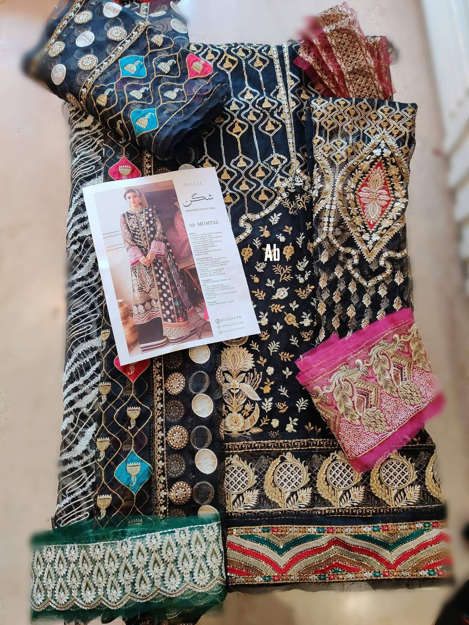 img_open_pics_giselle_awwal_boutique