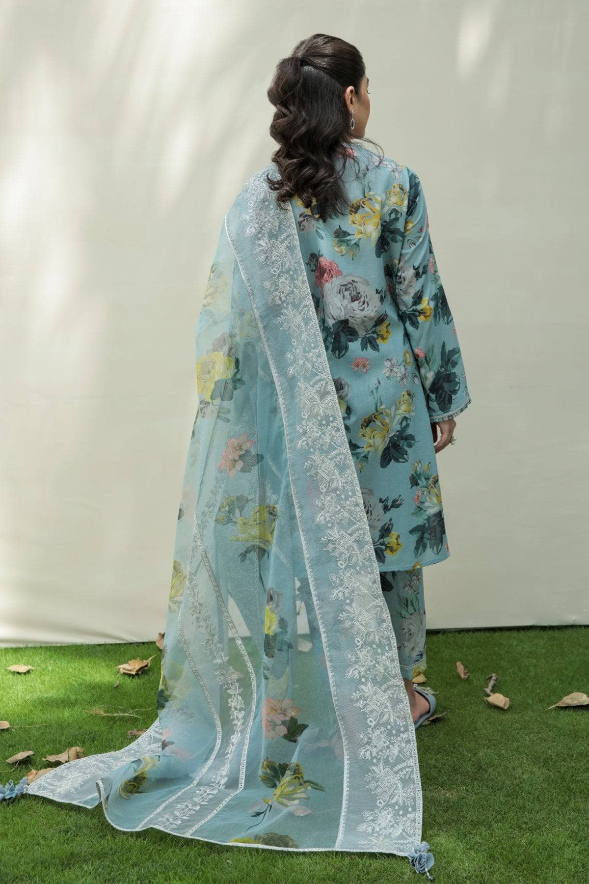 img_baroque_exclsuive_unstitched_lawn_23_awwal_boutique