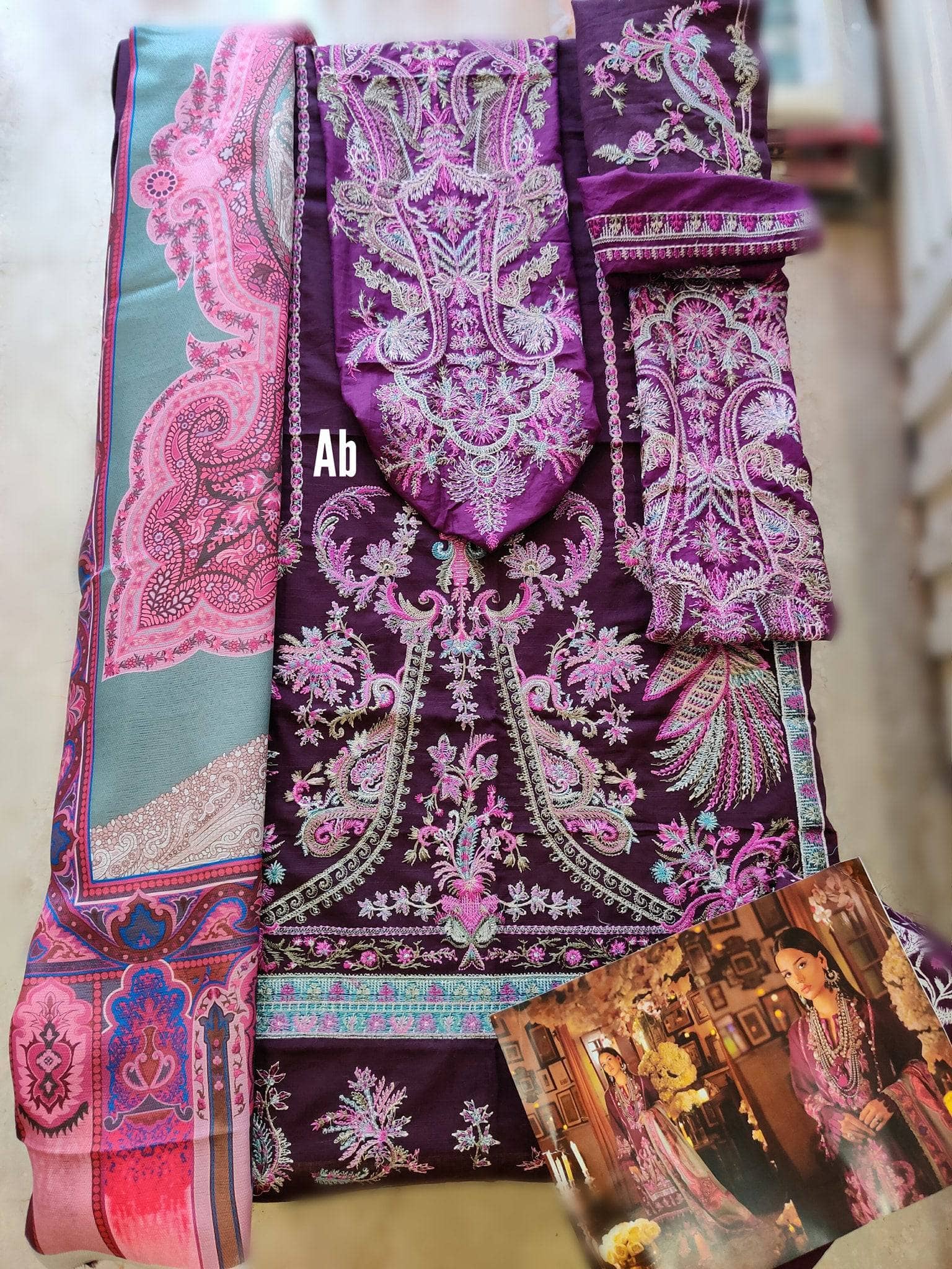 img_open_pic_sana_safinaz_winter_luxury_awwal_boutique