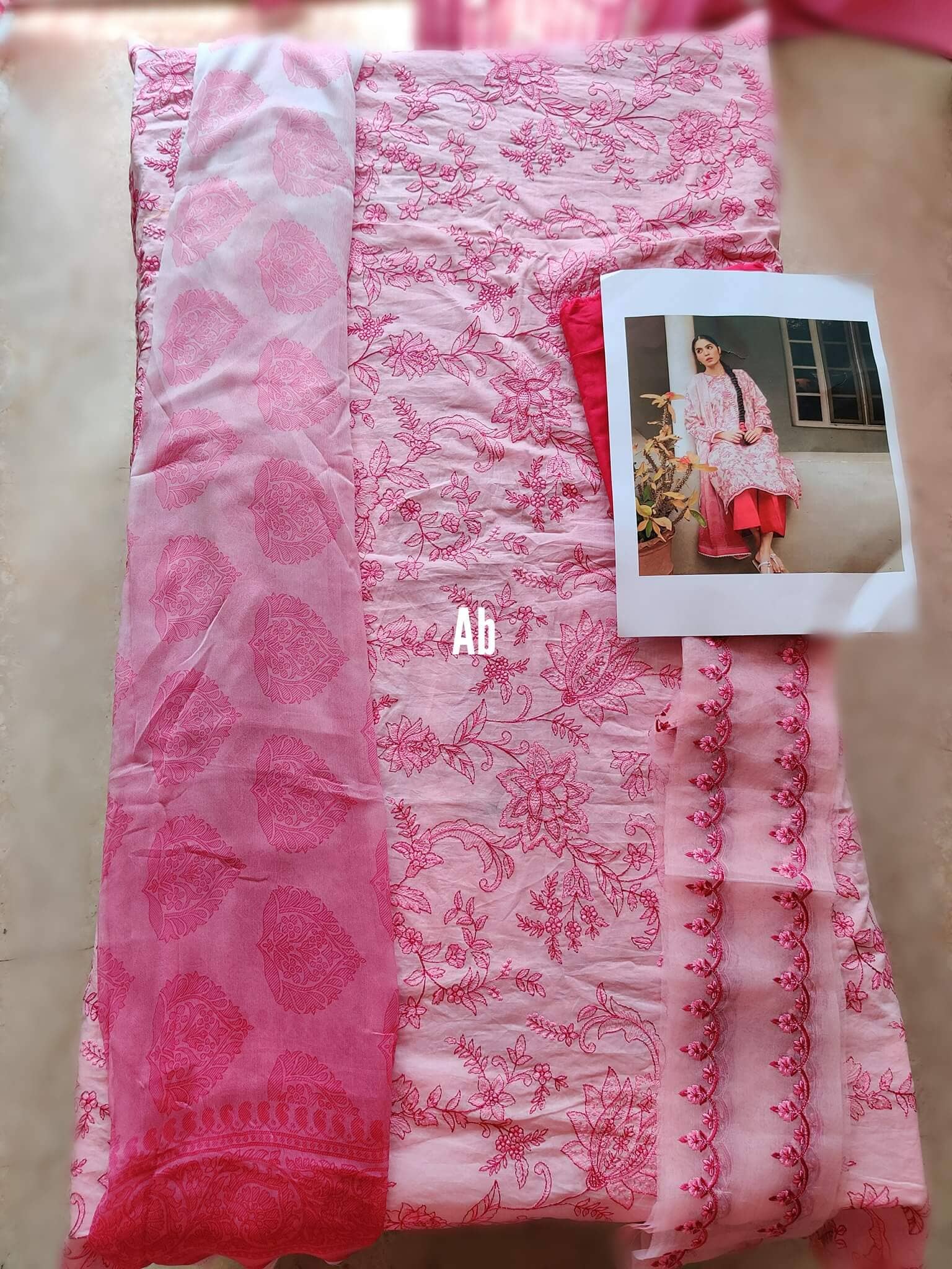 img_coco_lawn_open_pic_awwal_boutique