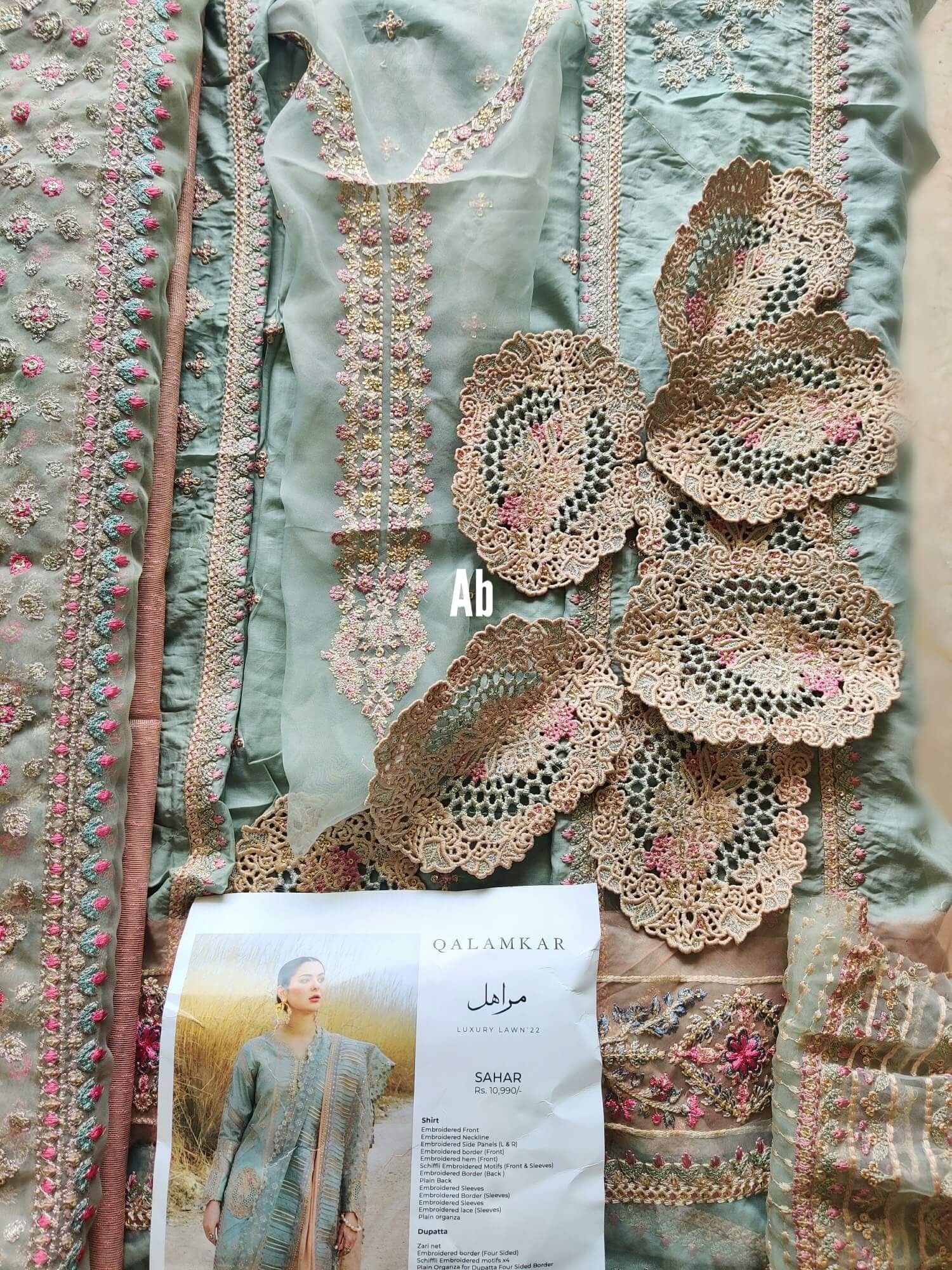 img_open_pic_qalamkar_luxury_lawn_22_awwal_boutique