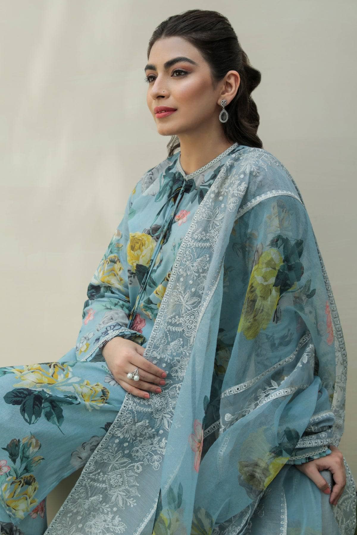 img_baroque_exclsuive_unstitched_lawn_23_awwal_boutique