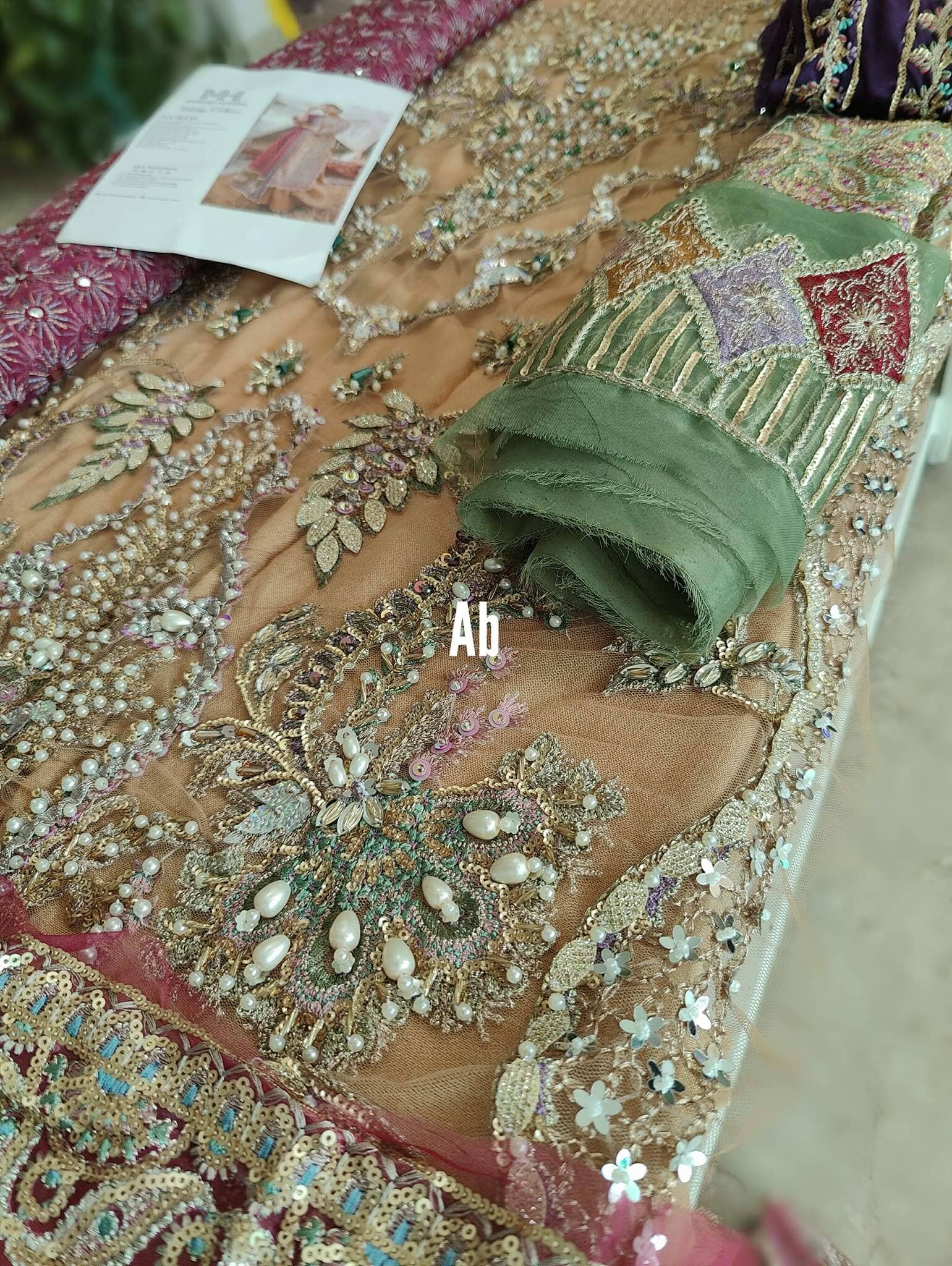 img_maryam_hussain_wedding_open_pic_awwal_boutique