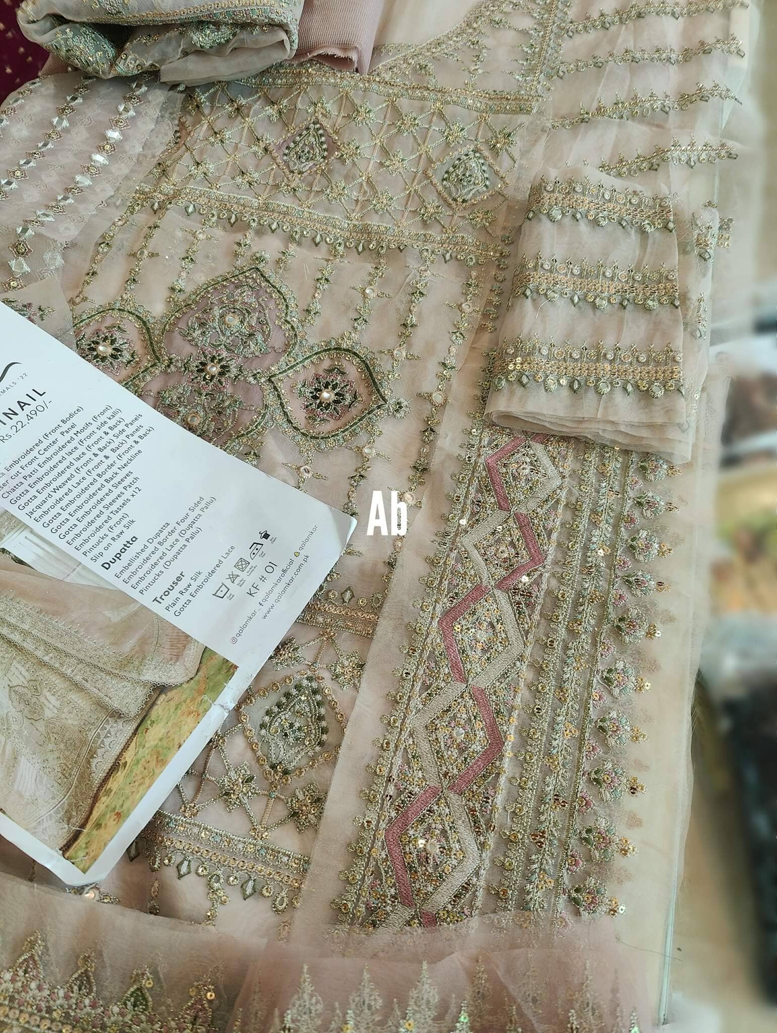 img_open_pic_qalamkar_festive_awwal_boutique