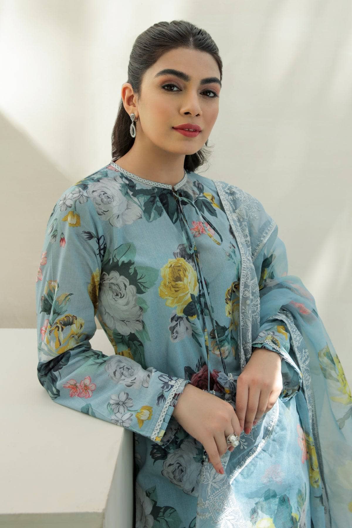 img_baroque_exclsuive_unstitched_lawn_23_awwal_boutique