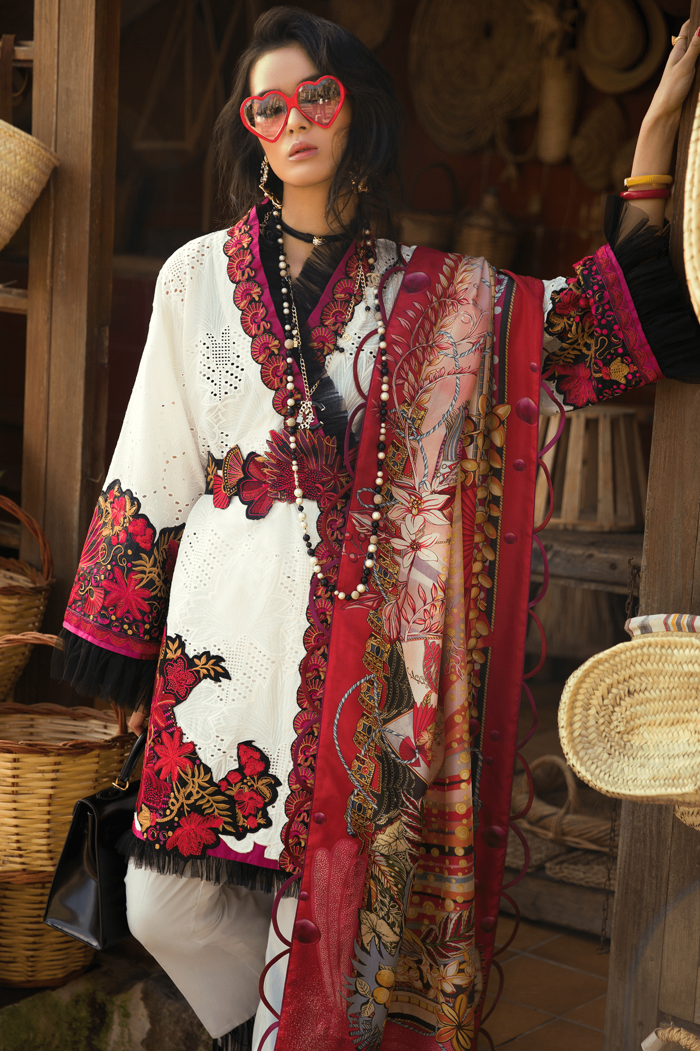 Élan Luxury Lawn Collection 2019 – EL-07 B (MARIPOSA)