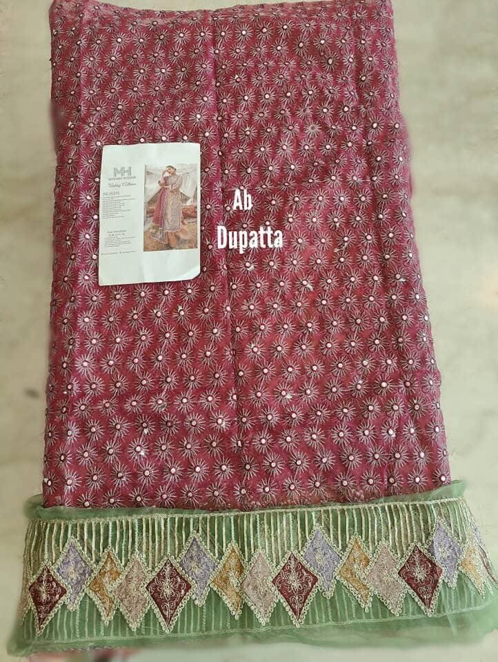 img_maryam_hussain_wedding_open_pic_awwal_boutique