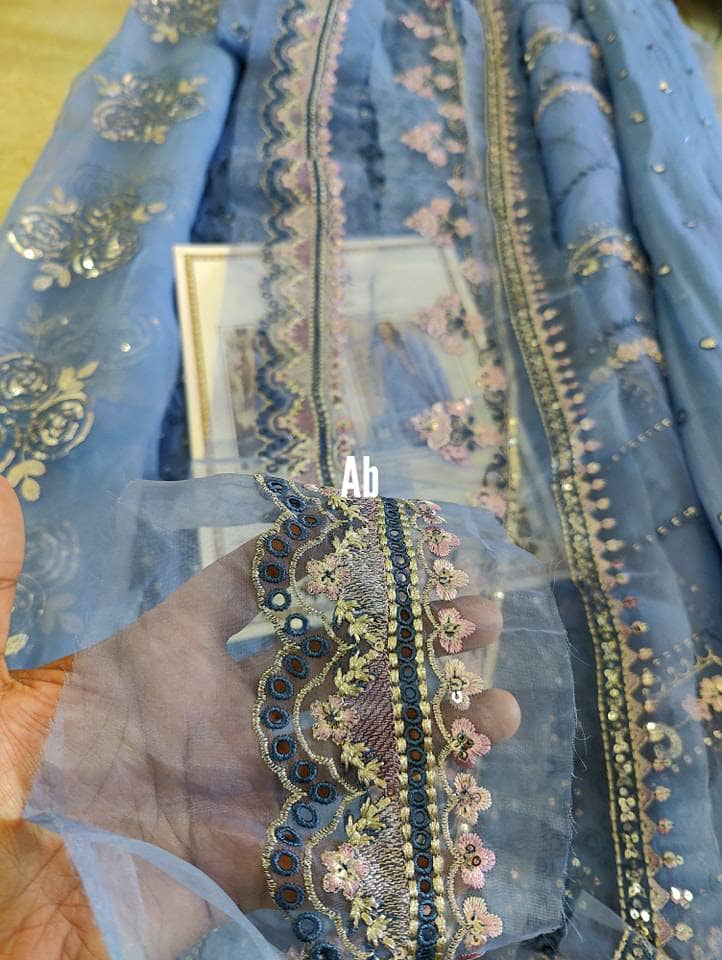 img_open_pic_saadia_asad_laserkari_awwal_boutique