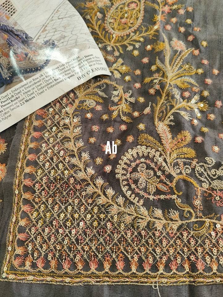 img_open_pic_sana_safinaz_winter_luxury_22_awwal_boutique