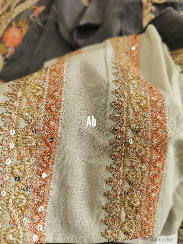 img_open_pic_sana_safinaz_winter_luxury_22_awwal_boutique