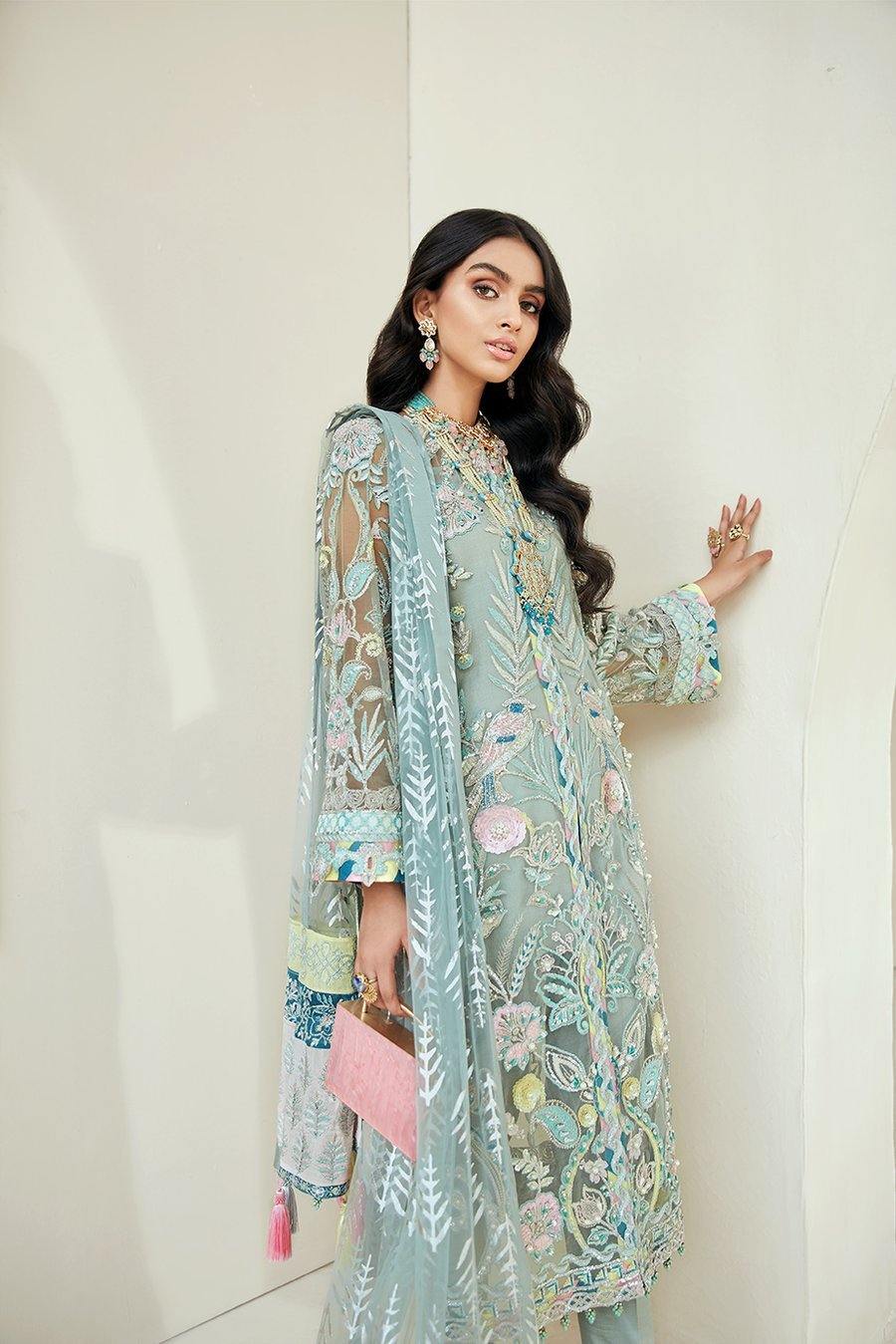 img_maryam_hussain_luxury_formals_chiffon_wedding_awwal_boutique