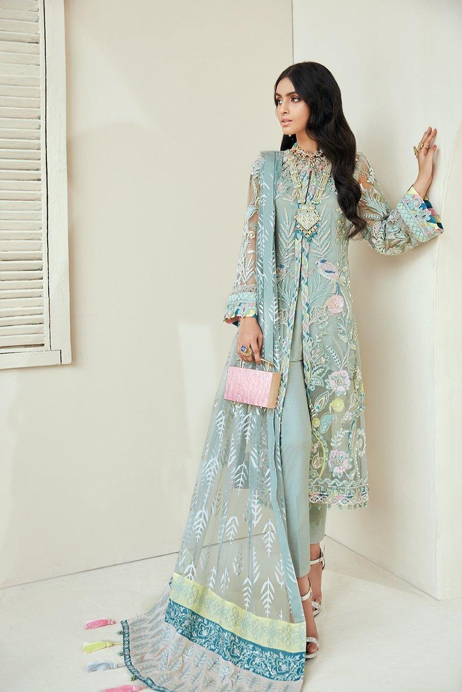 img_maryam_hussain_luxury_formals_chiffon_wedding_awwal_boutique