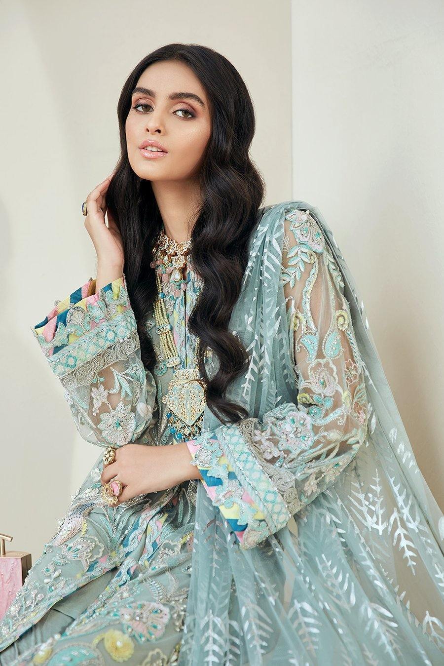 img_maryam_hussain_luxury_formals_chiffon_wedding_awwal_boutique