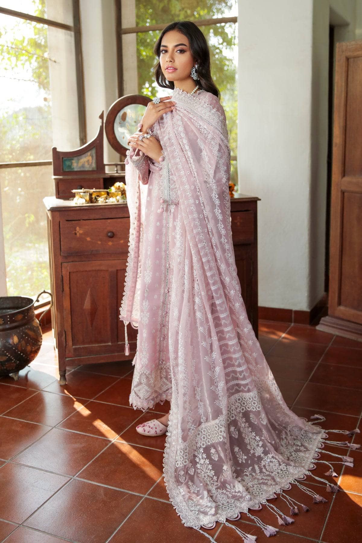 img_baroque_swiss_voil_awwal_boutique