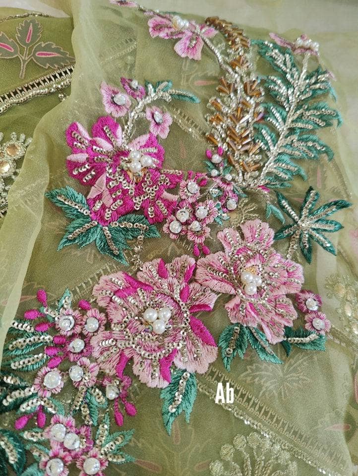 img_open_pic_crimson_wedding_edition_awwal_boutique