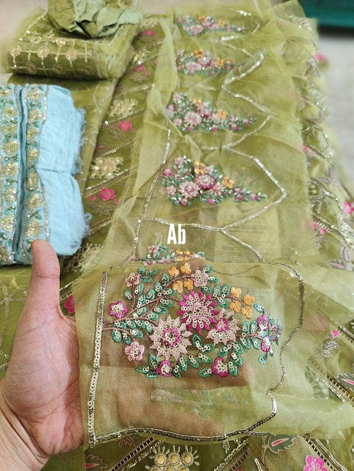 img_open_pic_crimson_wedding_edition_awwal_boutique