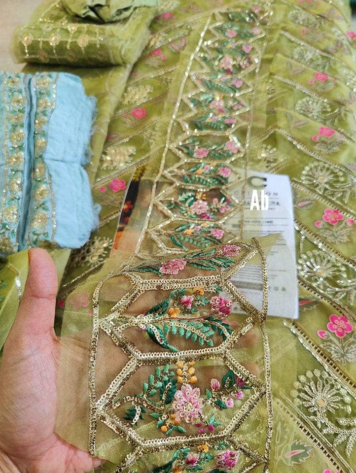 img_open_pic_crimson_wedding_edition_awwal_boutique