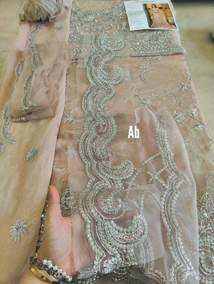 img_roheenaz_2023_awwal_boutique