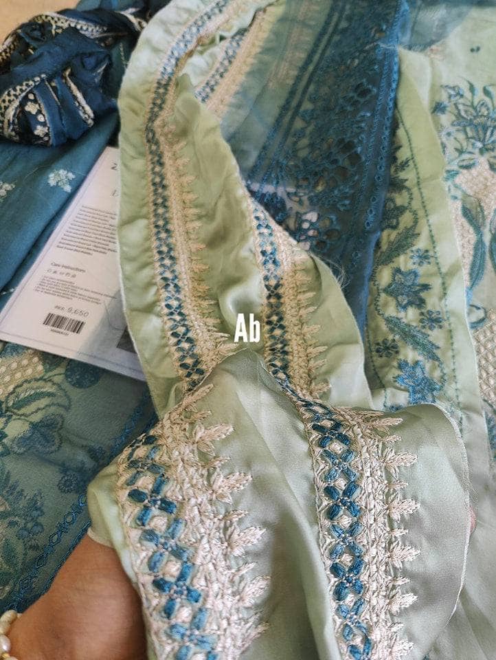 img_open_pic_zaha_winter_22_awwal_boutique