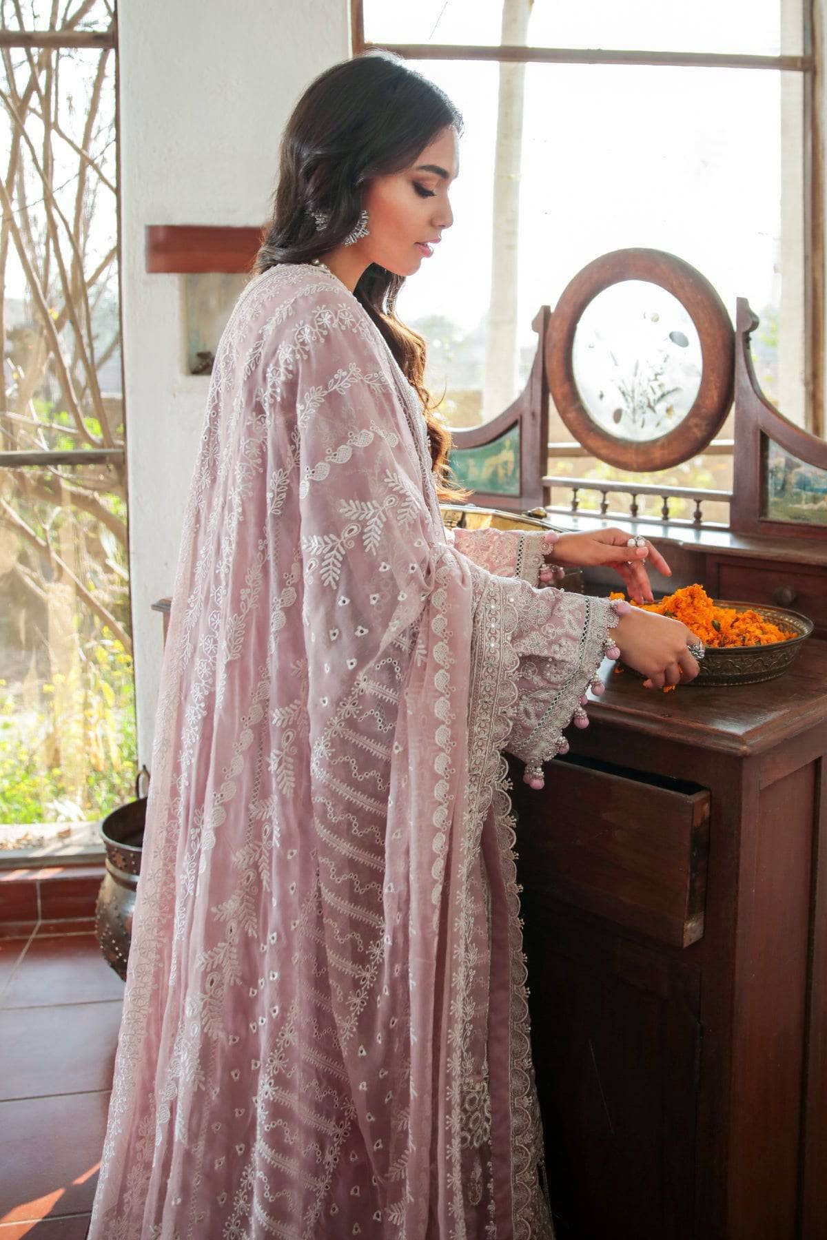 img_baroque_swiss_voil_awwal_boutique