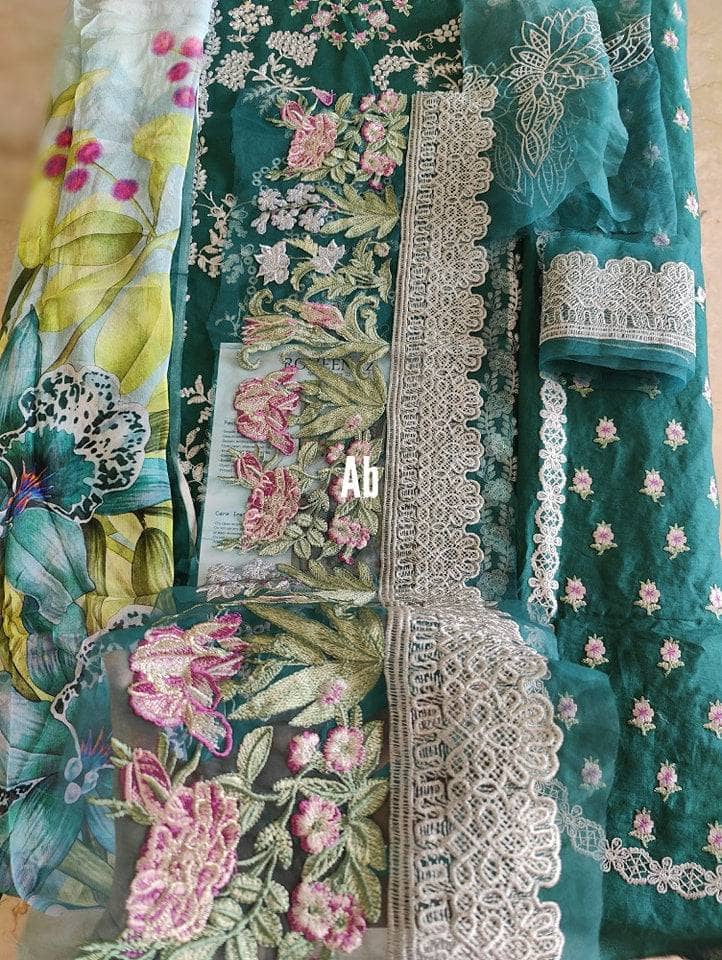 img_roheenaz_lawn_23_awwal_boutique