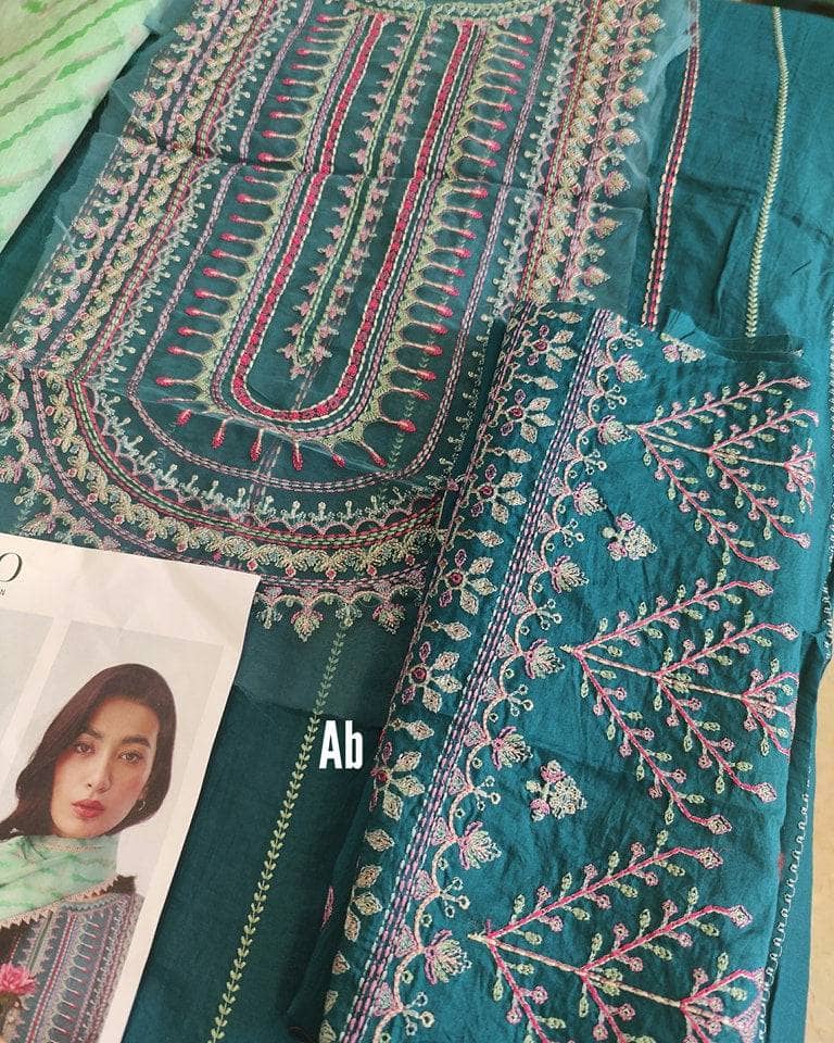 img_coco_lawn_23_awwal_boutique