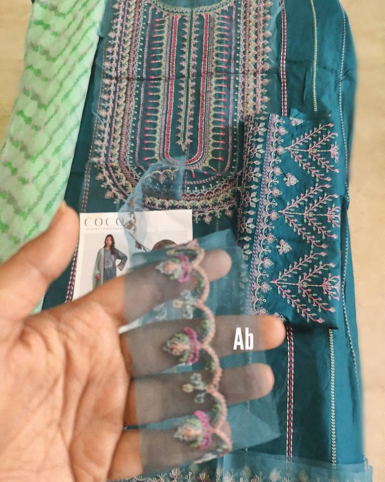 img_coco_lawn_23_awwal_boutique