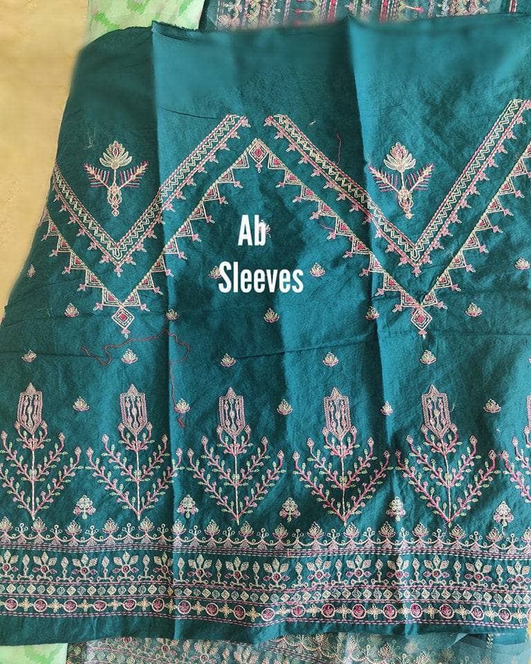 img_coco_lawn_23_awwal_boutique