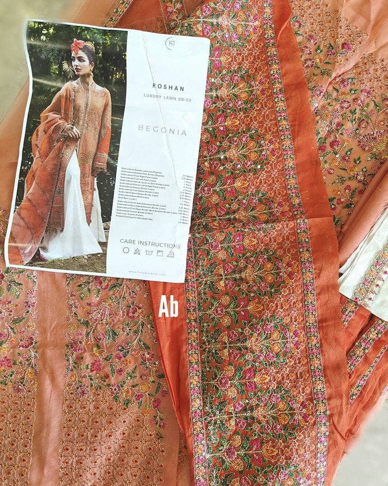 img_open_pic_hussain_rehar_roshan_awwal_boutique