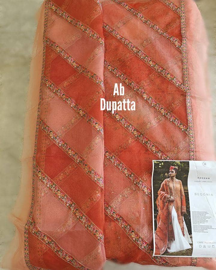 img_open_pic_hussain_rehar_roshan_awwal_boutique