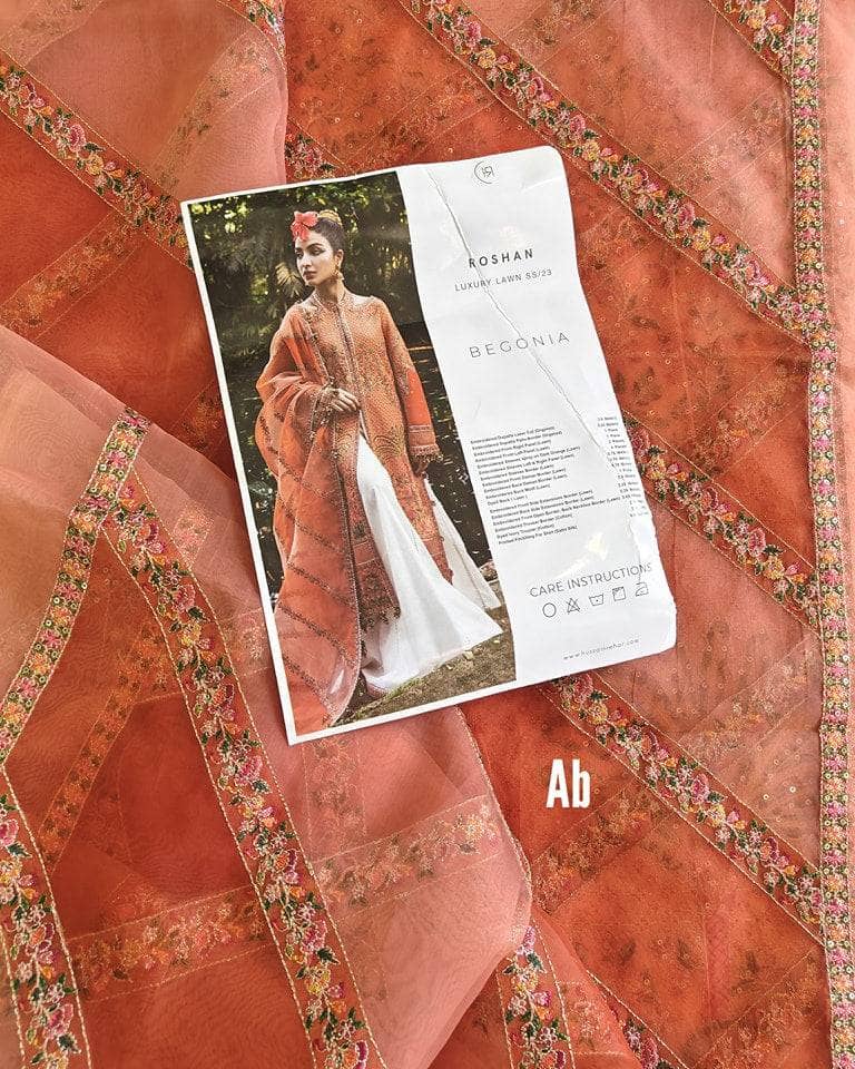 img_open_pic_hussain_rehar_roshan_awwal_boutique